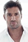 Manu Bennett isCrixus