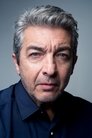 Ricardo Darín isJuan Salvo
